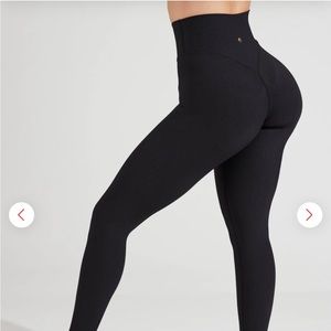 🖤Buffbunny Material Girl Ribbed Legging🖤